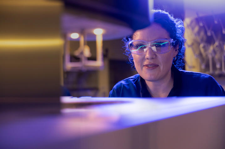 Alexandra Paterson looking at a laboratory machine