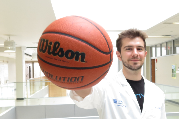 Bernardo Aguzzoli Heberle holding a basketball in a medical building