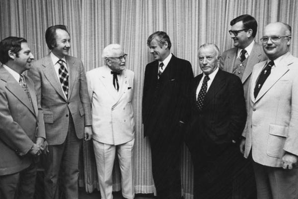 Col. Harland Sanders; Gov. John Y. Brown Jr.; John Y. Brown Sr.; UK VP Ray Hornback; and Medical Center Chancellor Peter Bosomworth at the building dedication. 