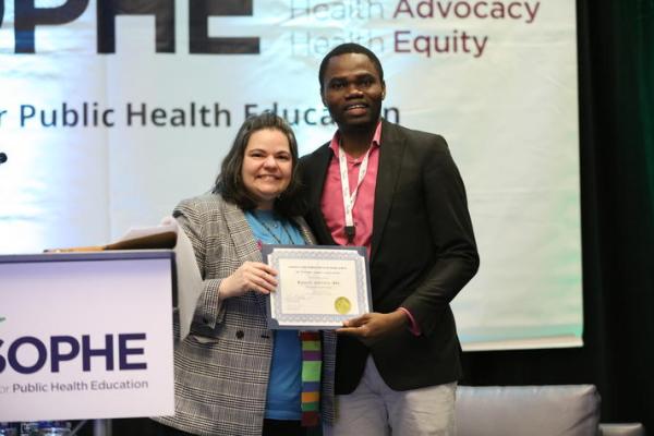 Raphael Adesiyan accepts a 21st Century Student Scholarship Award at the Society of Public Health Education annual conference.
