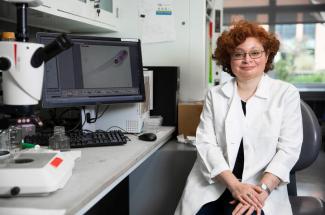 Photo of Emilia Galperin in lab.