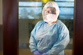 Jenn Alonso, Staff nurse in the MICU at Chandler hospital in her full PAPR for the Covid floor on March 25, 2021. Photo by Mark Cornelison | UKphoto