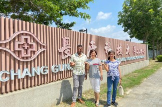 Dr. Chizimuzo Okoli (left) with Drs. Su-Er Guo and Miao-Ching Chin in front of CGUST, Chiayi Campus.