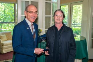 Anne Filson accepting the award from President Capilouto.