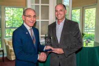 Zachary Hilt accepting the award from President Capilouto