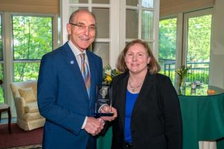 Julie Cerel accepting the award from President Capilouto.