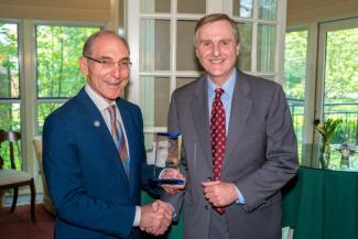 Philip Kern accepting the award from President Capilouto