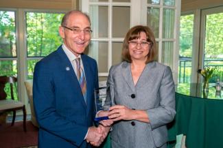 Svetla Slavova accepting the award from President Capilouto.