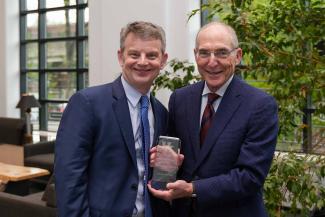 Kenneth S. Campbell accepting the University Research Professor award from UK President Eli Capilouto.