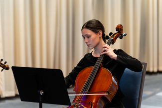 Anna Wilson plays cello